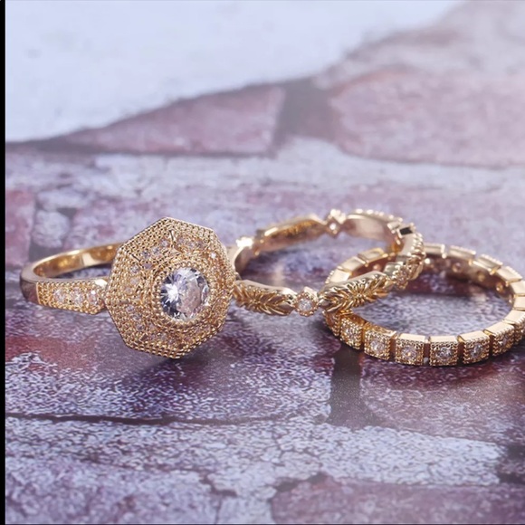 New Luxury Engagement Ring Set Yellow Gold Ring - Picture 5 of 6